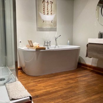 salle de bain moderne et cozy