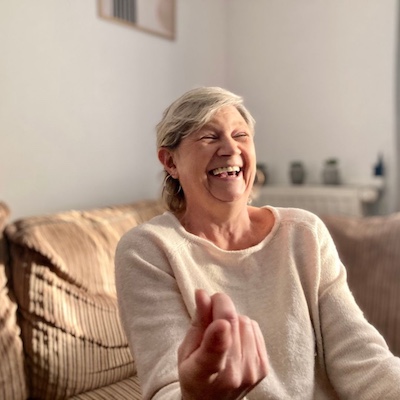 famille Britannique Sharon Bringing People Together