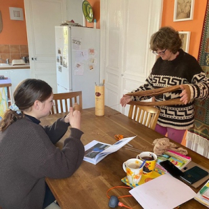 Atelier tricot et laine en anglais chez une famille native en Normandie